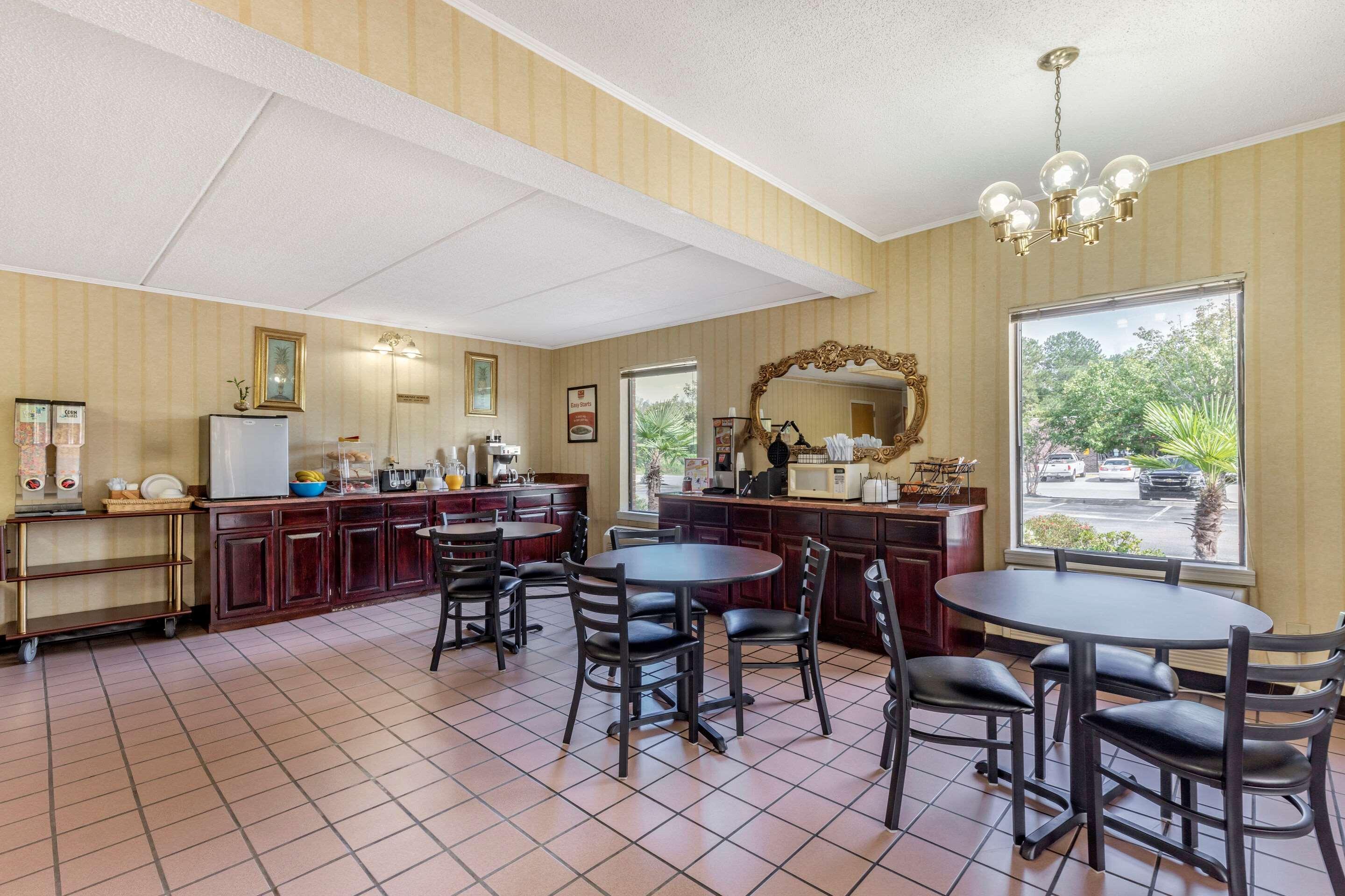 Econo Lodge Inn & Suites Lugoff Εξωτερικό φωτογραφία